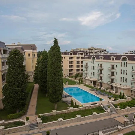 Sonia Lägenhet Saints Constantine and Helena